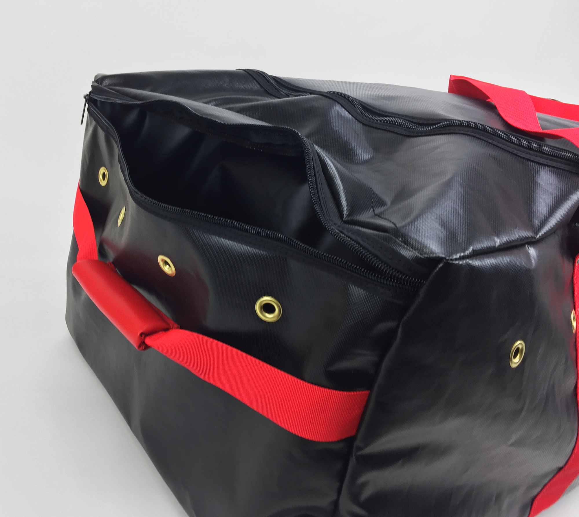 2500 bag with two zippered end compartments
