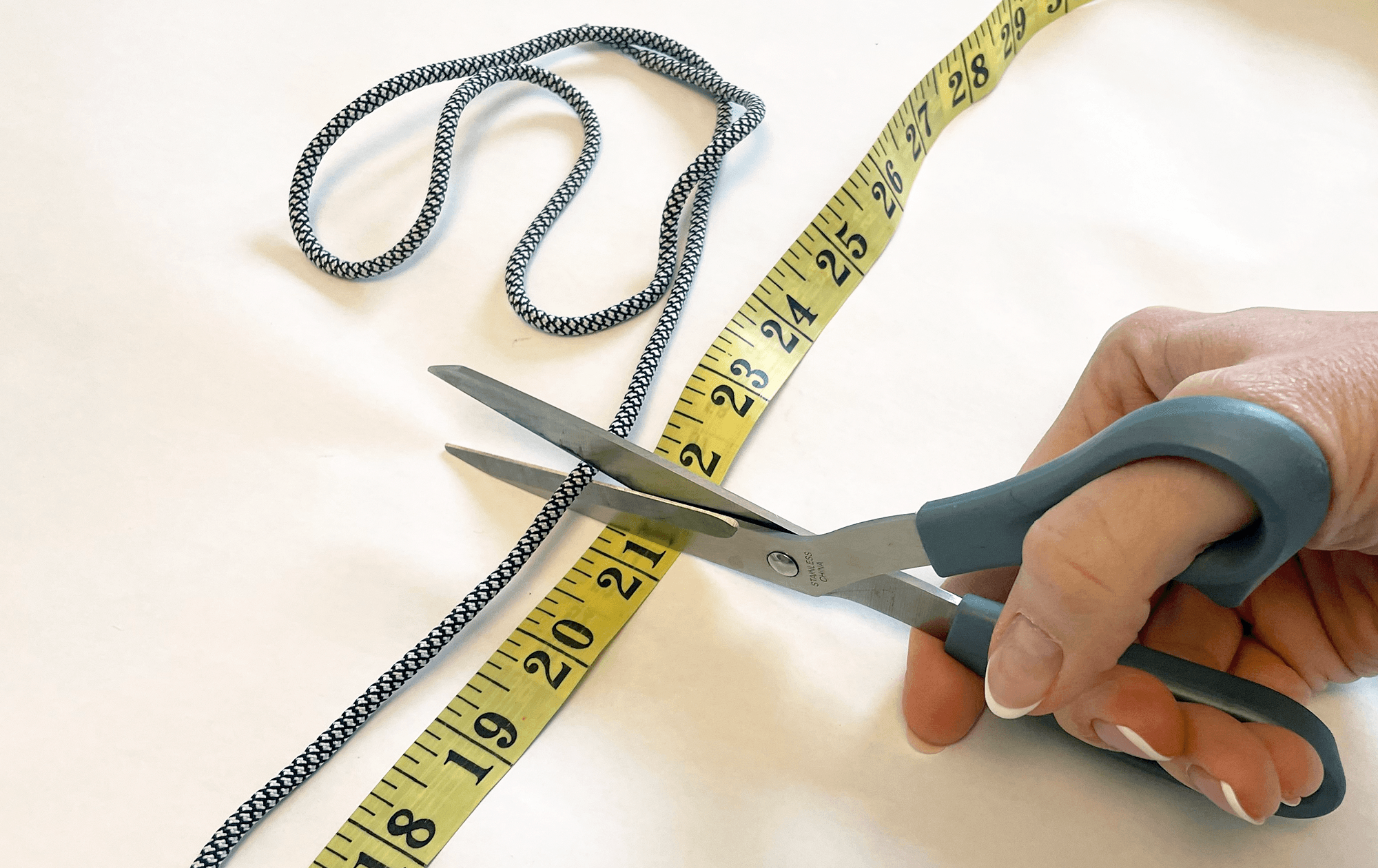 Cutting lace to length