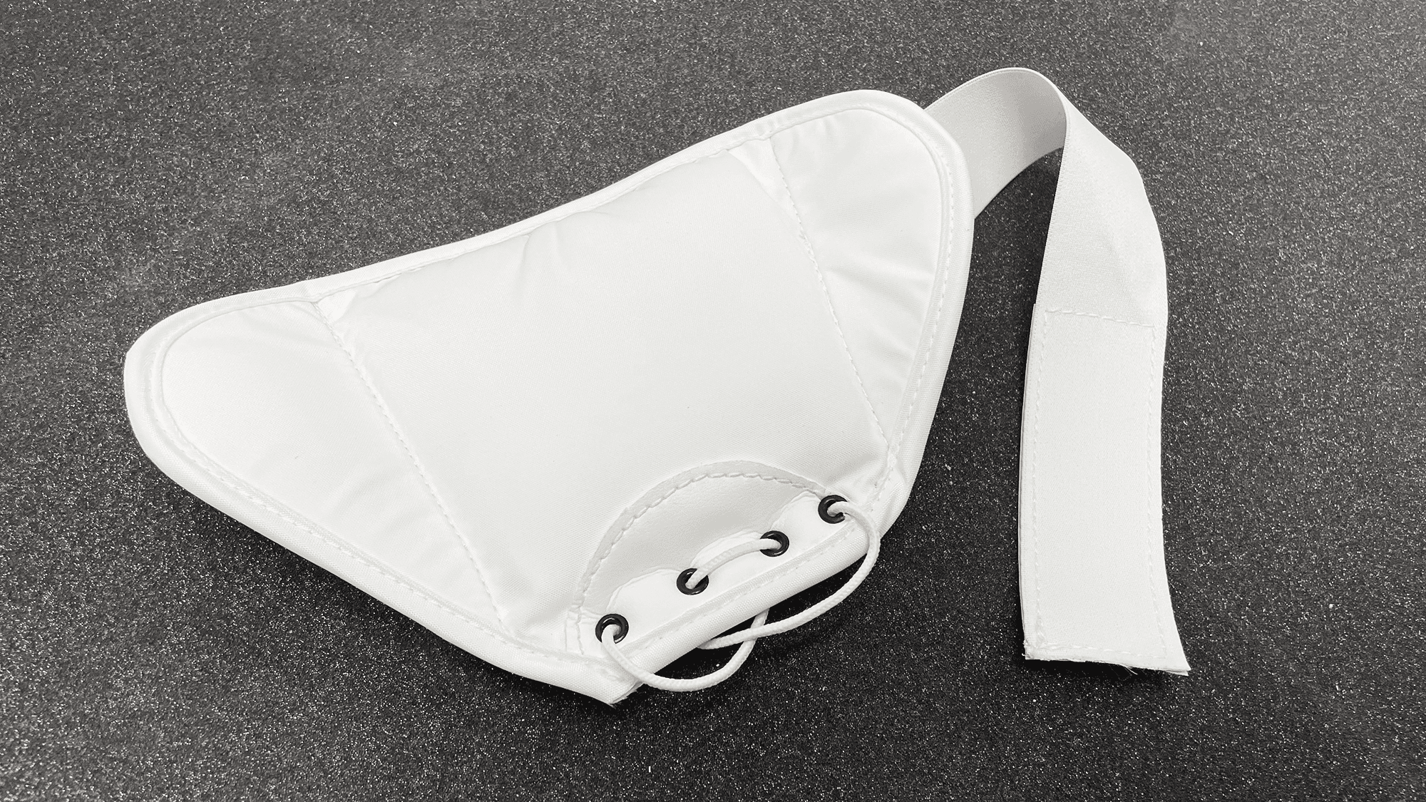 Rear strap of thigh guard