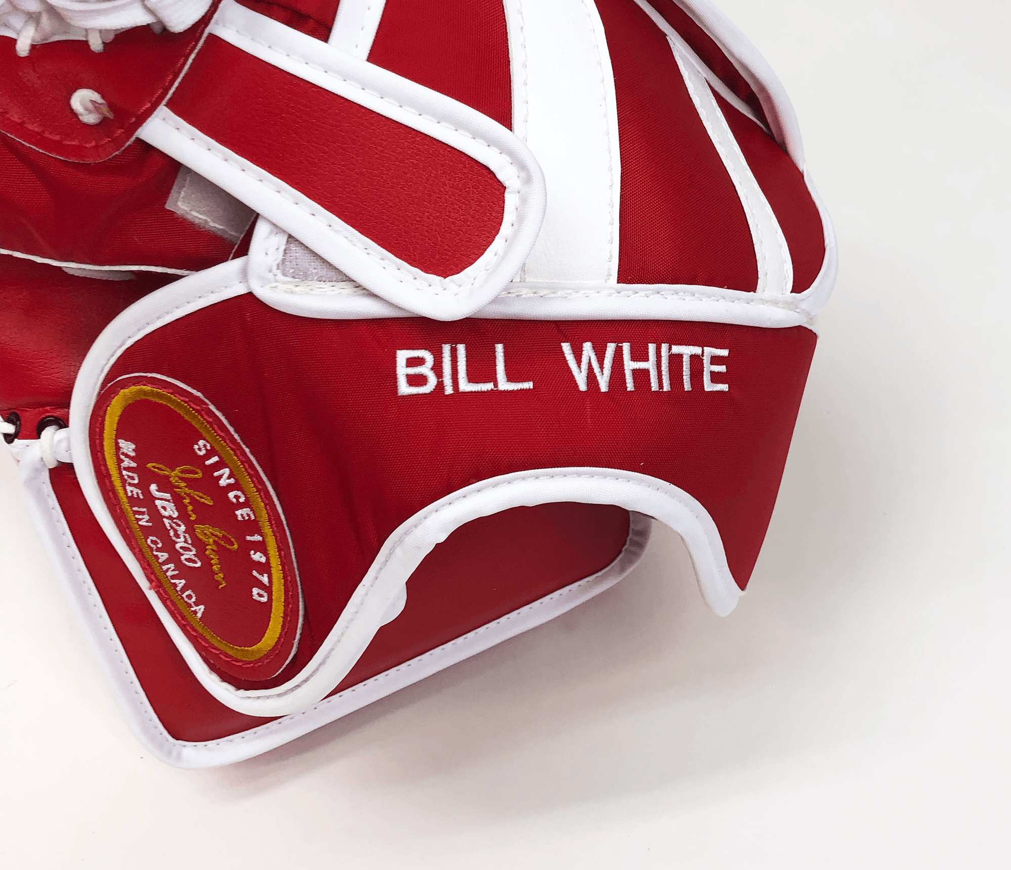 2500 catch glove with embroidery