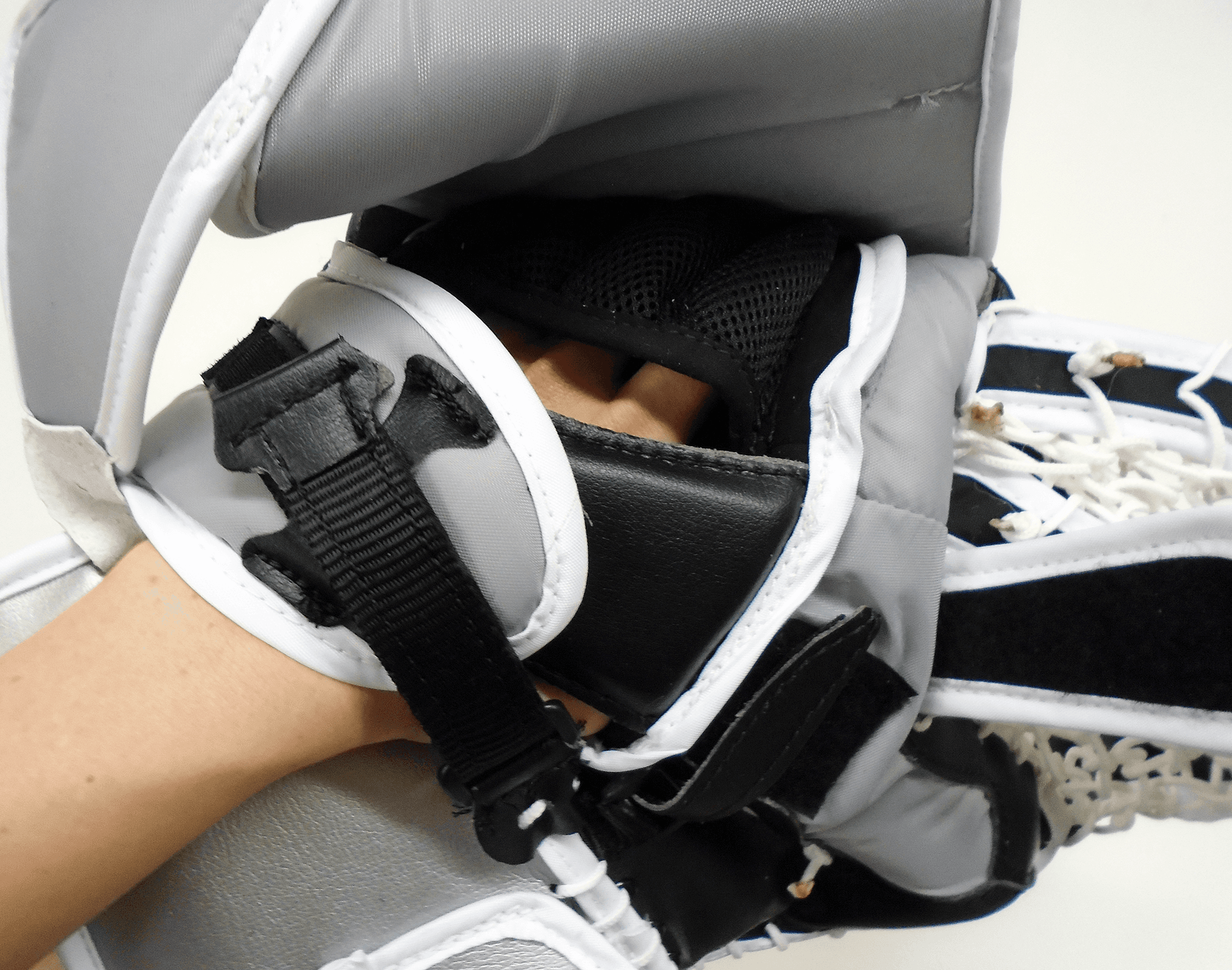 2500 catch glove interior with hand