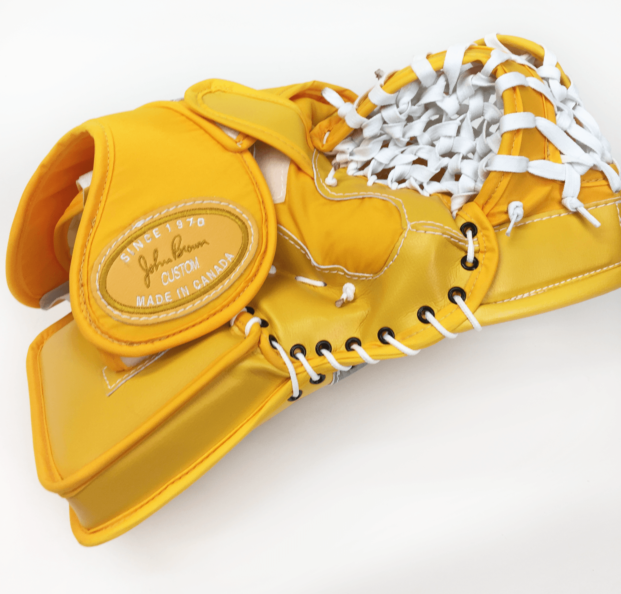 Rear thumb of 2500 catch glove in sport gold and stainless steel silver
