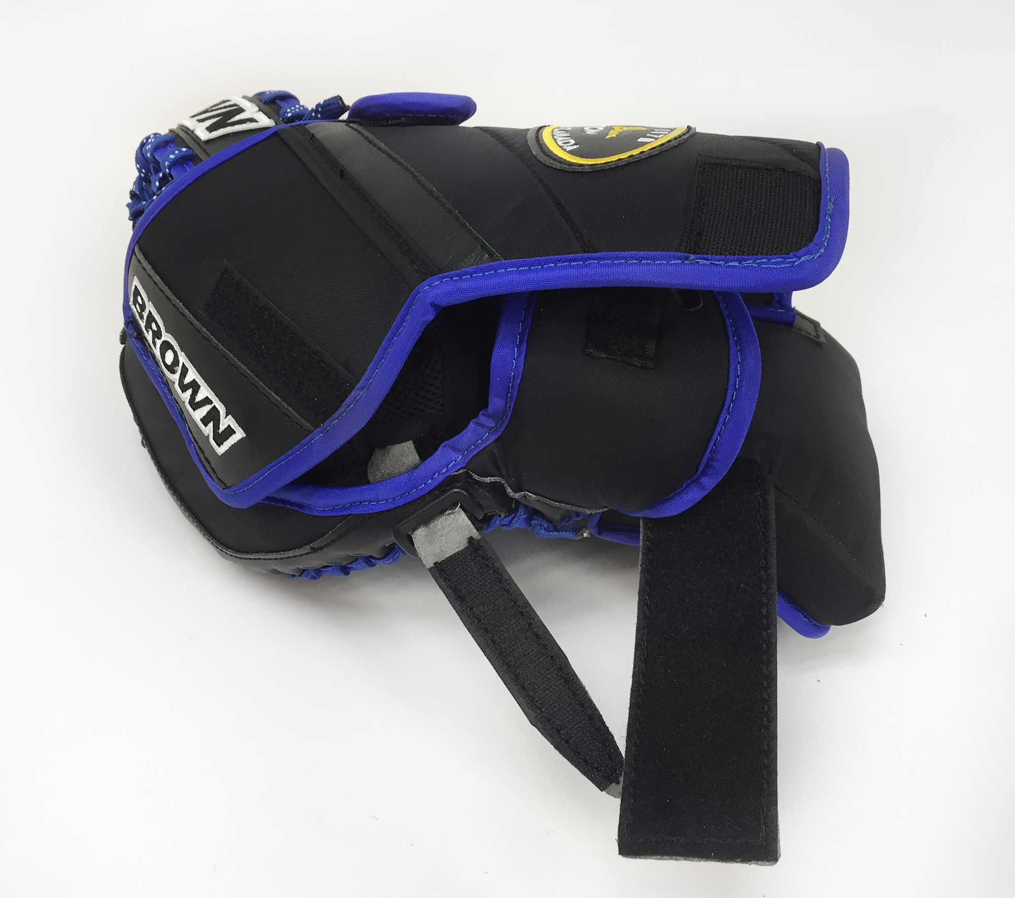 /img/equipment/catch-gloves/1800/variations/black-blue/rear-slash-guard.png