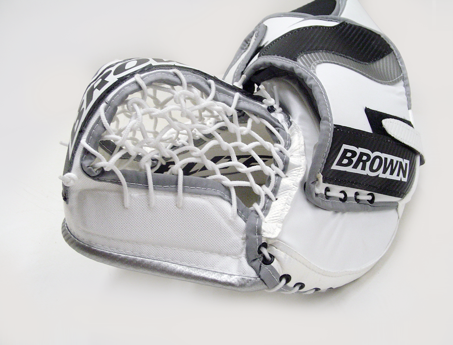 /img/equipment/catch-gloves/2200/variations/white-silver-black/pocket-fingers.png