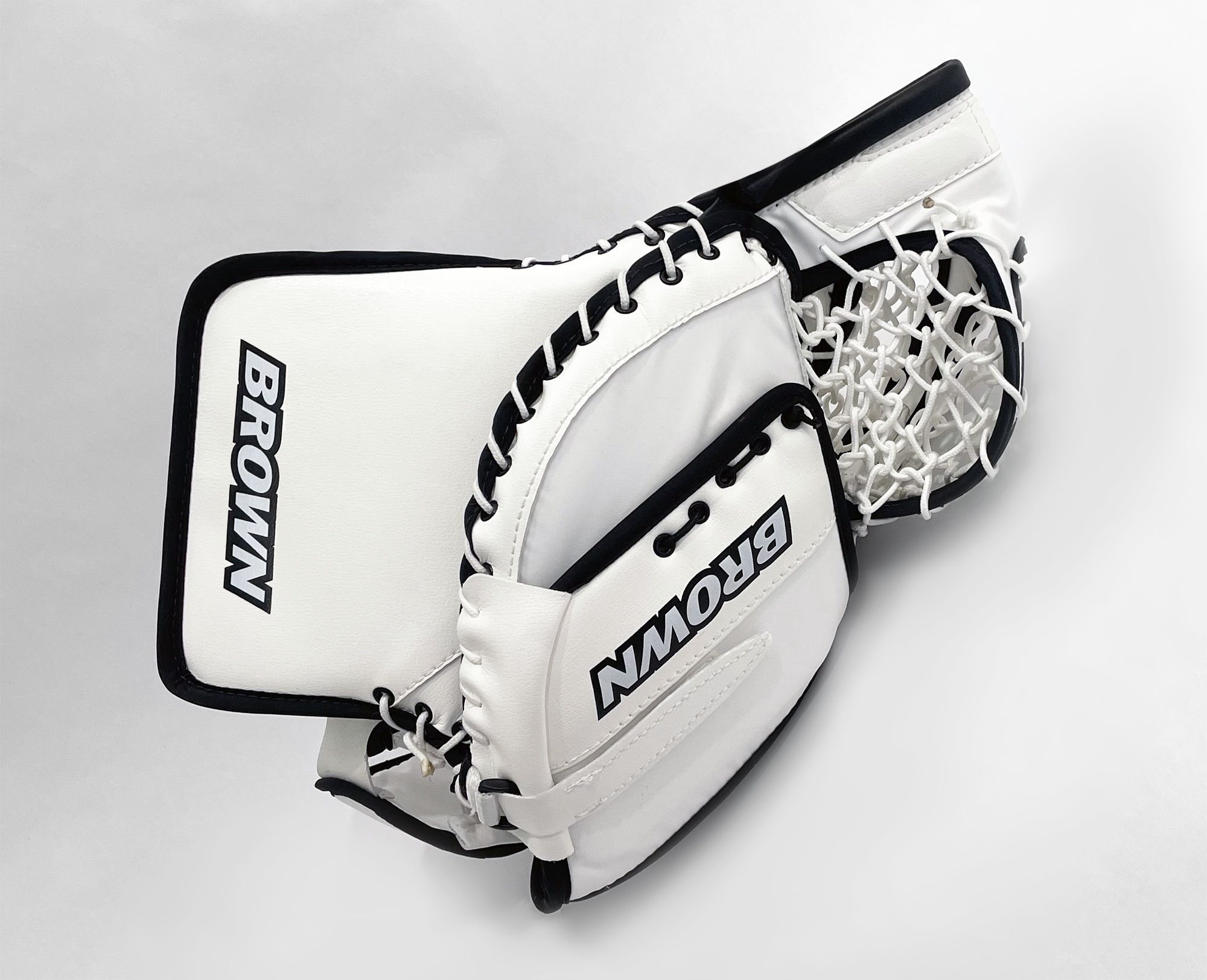 /img/equipment/catch-gloves/2500/variations/all-white/closed-rear.png