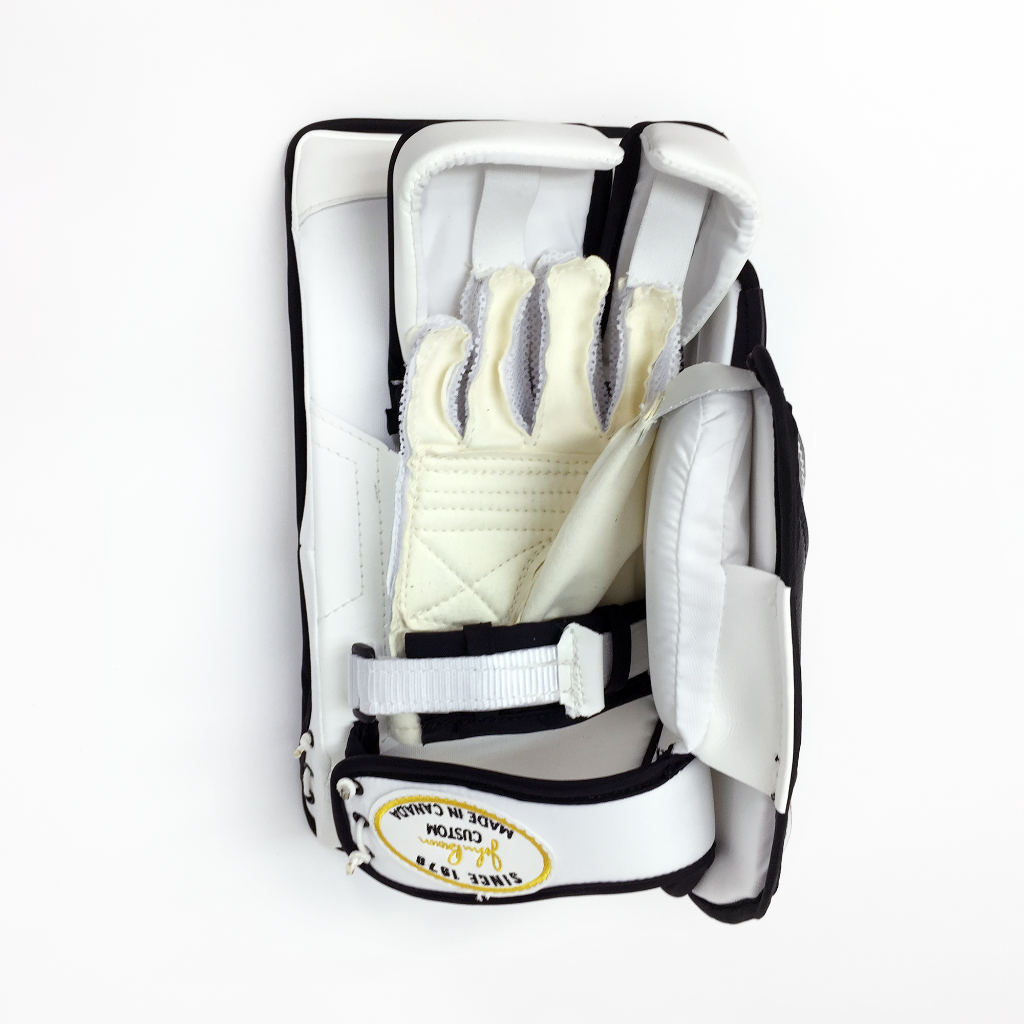 /img/equipment/stick-gloves/2500/variations/white-black-silver/palm.png